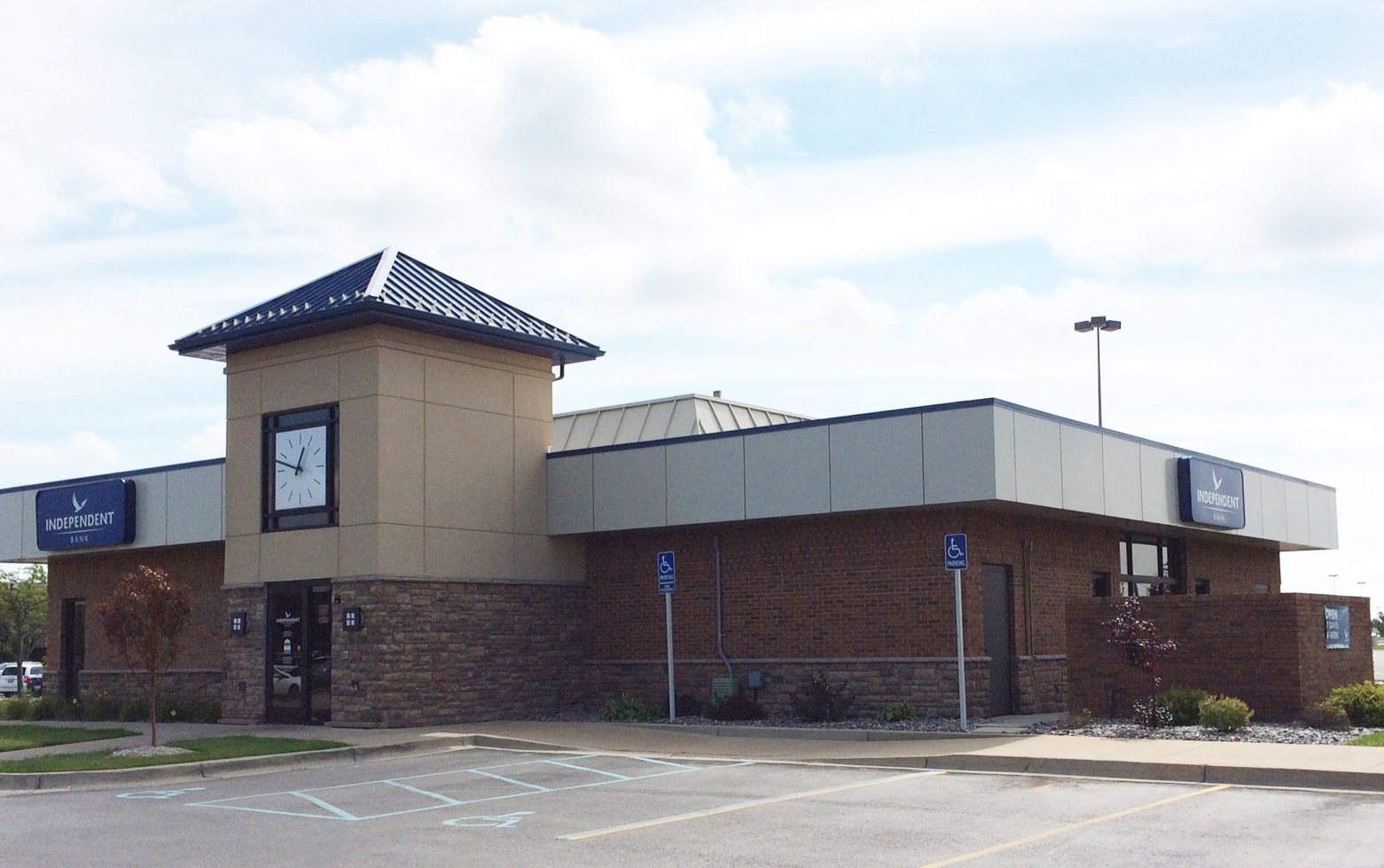 Saginaw Fashion Sq. Personal & Business Banking Independent Bank